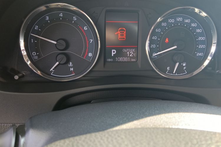 丰田 卡罗拉 2017款 改款 1.2T S-CVT GL-i真皮版中控内饰15