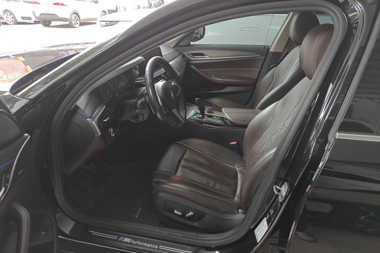 宝马5系 2019款 530Li 尊享型 豪华套装中控内饰19