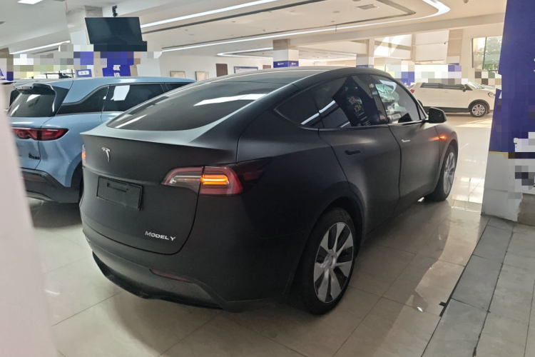 特斯拉 Model Y 2021款 标准续航后驱版车身外观7