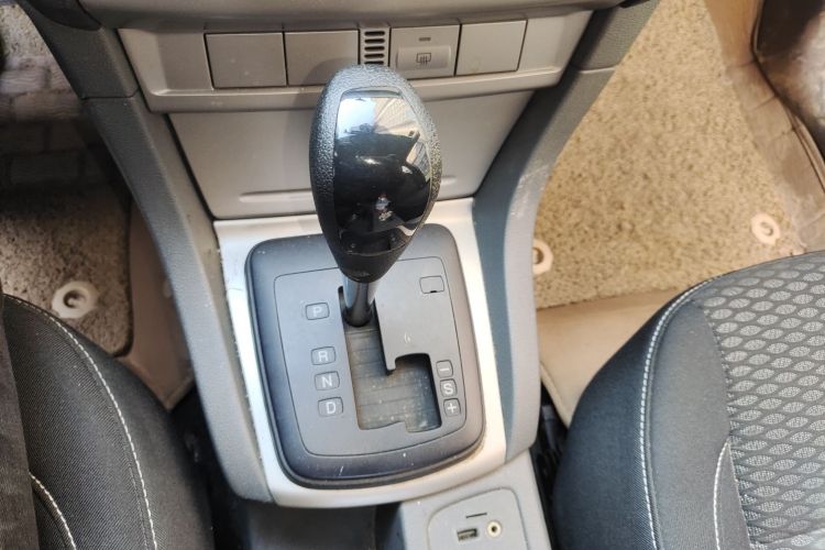 福特 福克斯 2013款 两厢经典 1.8L 自动基本型中控内饰18