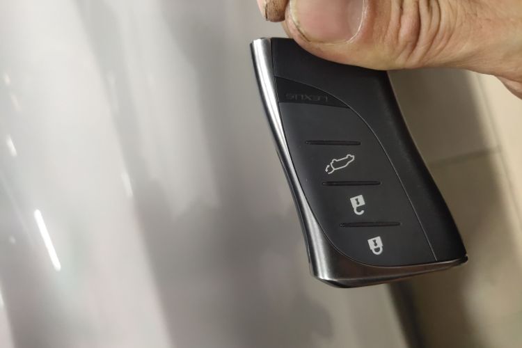 雷克萨斯RZ 2023款 450e 四驱纵享版中控内饰7001