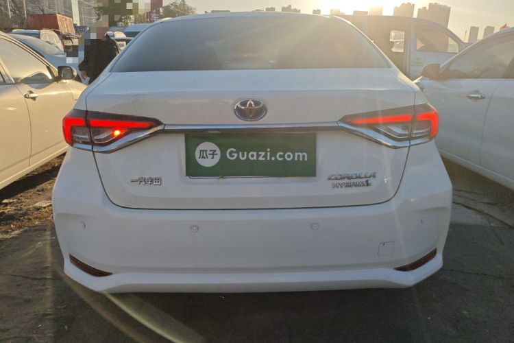 丰田 卡罗拉 2019款 双擎 1.8L E-CVT GL-i精英版车身外观6