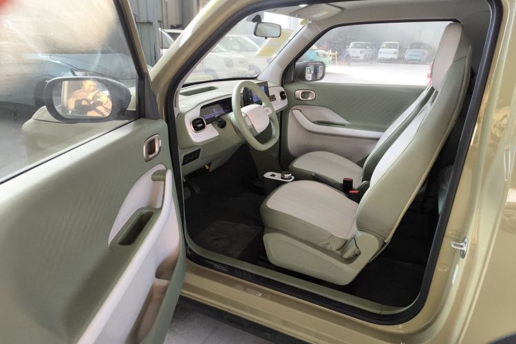 吉利银河 2025款 210km 熊猫骑士中控内饰20