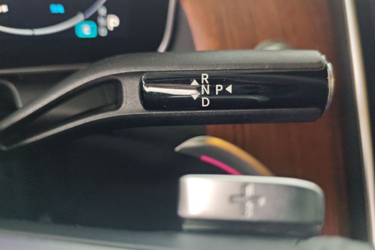 奔驰GLC 2023款 GLC 300 L 4MATIC 动感型 5座局部细节18