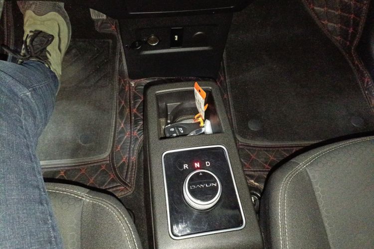 大运 悦虎 2022款 30.66kWh 两驱标准版中控内饰18