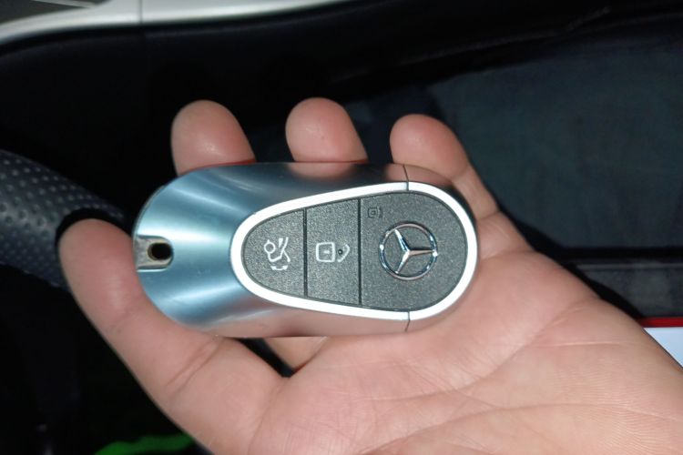 奔驰C级 2024款 C 260 L 运动版中控内饰11