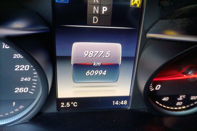 奔驰C级 2017款 改款 C 200 运动版中控内饰15