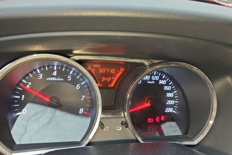 日产 骊威 2013款 劲锐 1.6XL 手动舒适版中控内饰15