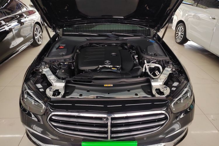 奔驰E级 2023款 改款 E 300 L 时尚型机舱底盘24