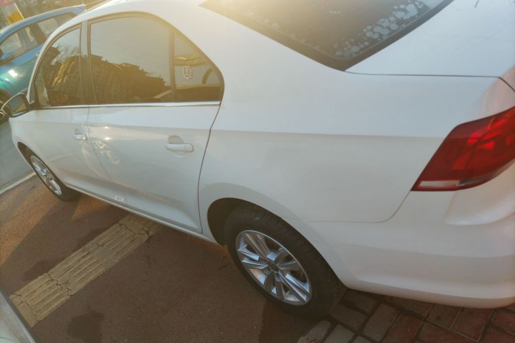 大众 桑塔纳 2016款 1.6L 自动舒适版车身外观4