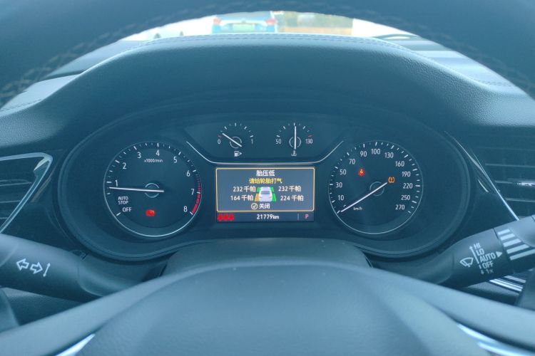别克 君威 2024款 25T 超享版中控内饰14
