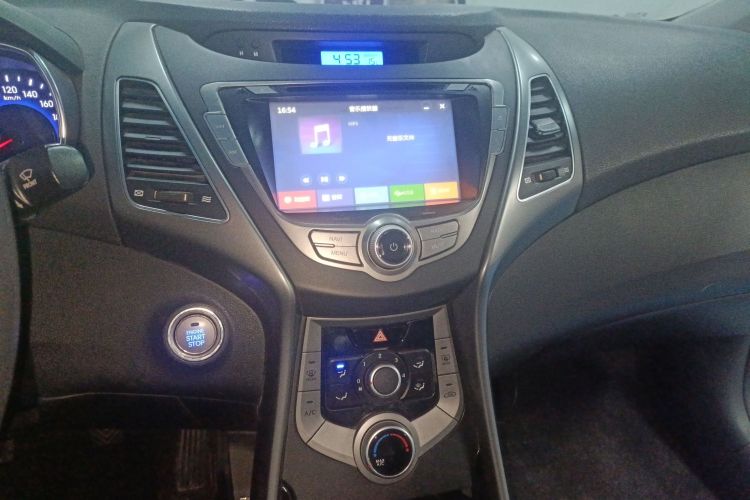 现代 朗动 2015款 1.6L 手动领先型中控内饰16