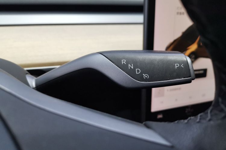 特斯拉 Model Y 2021款 长续航全轮驱动版中控内饰18