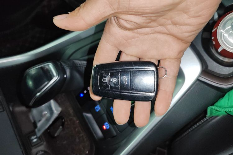 丰田 RAV4荣放 2020款 双擎 2.5L E-CVT四驱旗舰版中控内饰7001