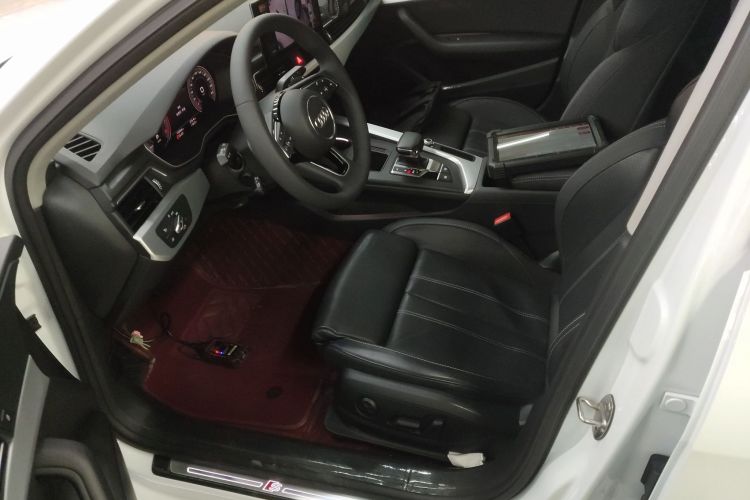 奥迪A4L 2024款 40 TFSI 时尚动感型中控内饰19