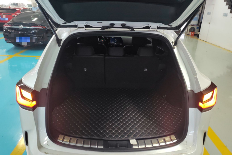 雷克萨斯NX 2023款 260 前驱 创驰版机舱底盘23