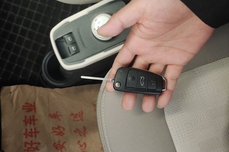 奇瑞 QQ冰淇淋 2024款 205km 圣代Pro中控内饰11