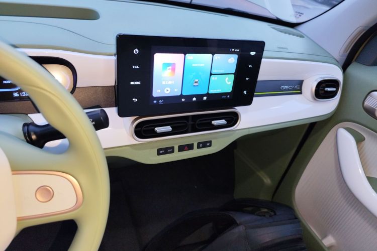 吉利银河 2025款 210km 熊猫骑士中控内饰16