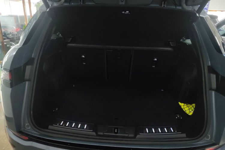 路虎 揽胜极光 2020款 249PS R-DYNAMIC SE 运动科技版机舱底盘23