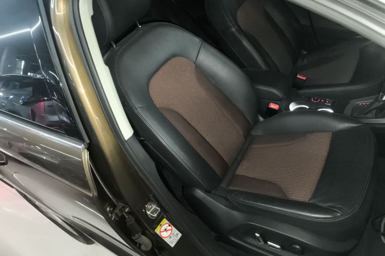 奥迪Q3 2018款 30周年年型 30 TFSI 时尚型局部细节41