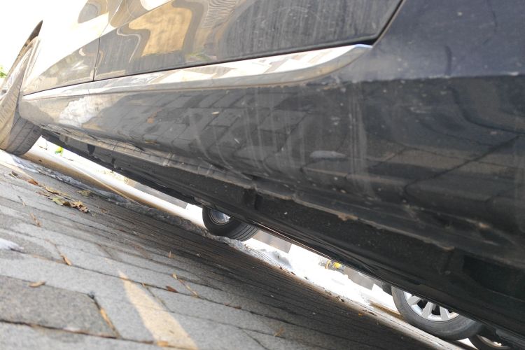 红旗H5 2023款 2.0T 自动智联旗畅版局部细节9003