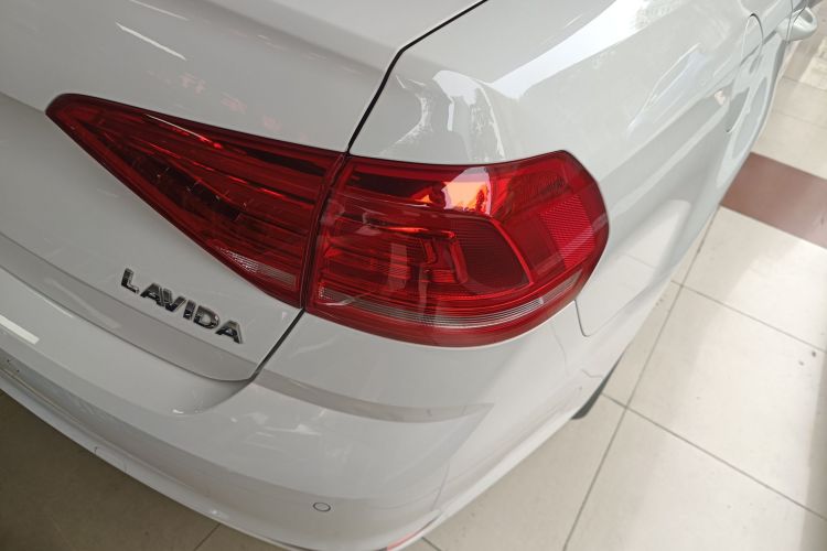 大众 朗逸 2017款 1.6L 自动风尚版车身外观9