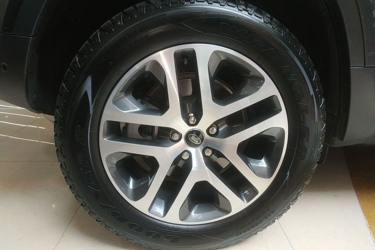 路虎卫士 2024款 110 3.0T P400 暗黑特别版车身外观6008