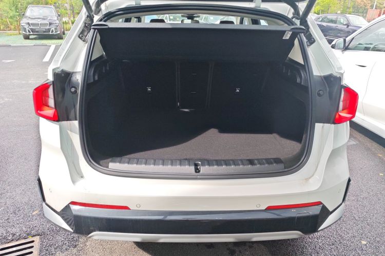 宝马X1 2023款 sDrive25Li X设计套装机舱底盘23