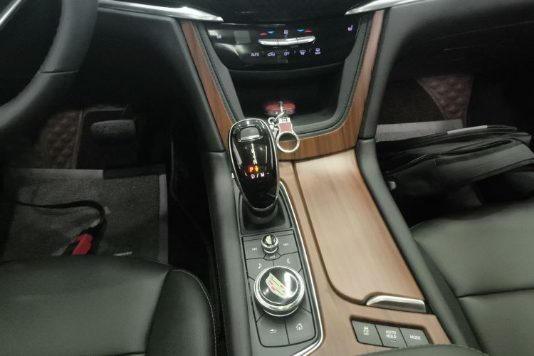 凯迪拉克XT6 2022款 2.0T 六座两驱豪华型中控内饰18