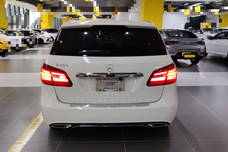 奔驰B级 2015款 B 200 时尚型车身外观6