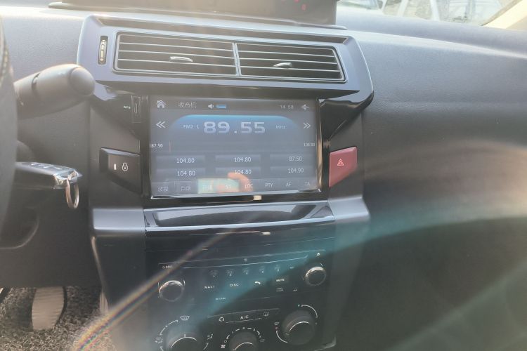 雪铁龙 世嘉 2013款 三厢 1.6L 手动品尚型中控内饰16