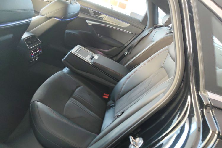 奥迪A6L 2024款 45 TFSI 臻选动感型中控内饰7004