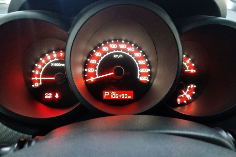 起亚 秀尔 2013款 1.6L AT GL中控内饰14