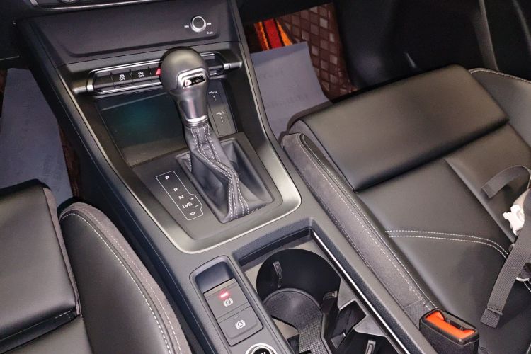 奥迪Q3 2024款 35 TFSI 进取动感型中控内饰18