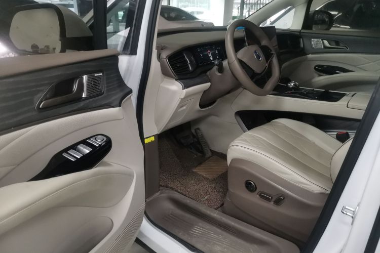 腾势D9 2022款 DM-i 970 四驱旗舰型中控内饰20