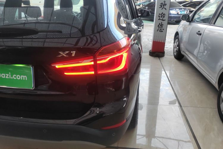 宝马X1 2016款 sDrive18Li 尊享型车身外观9