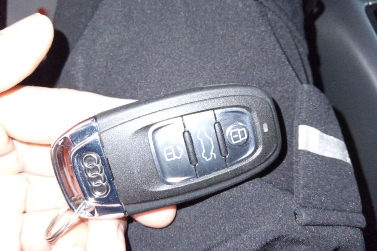 奥迪A6L 2018款 30周年年型 35 TFSI 时尚型中控内饰11