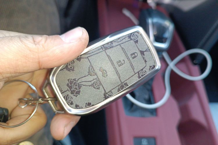 丰田 凯美瑞 2024款 双擎 2.0HGVP 豪华版中控内饰11