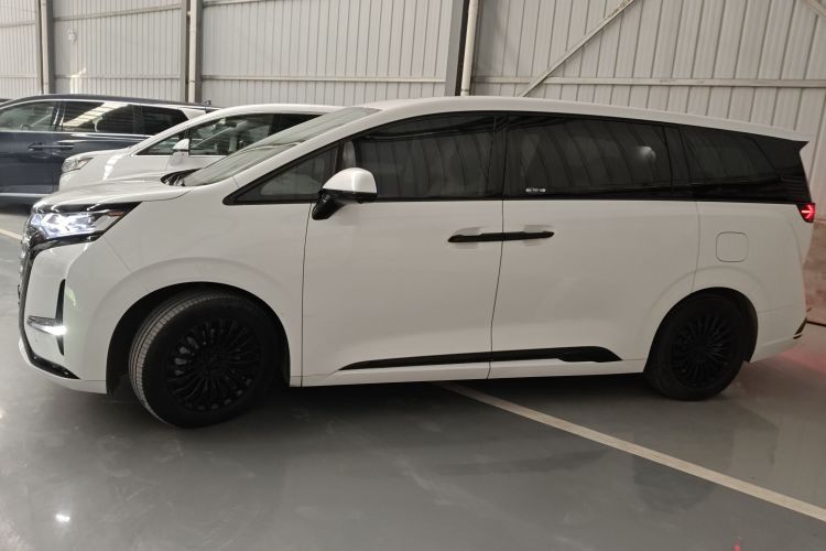 腾势D9 2022款 DM-i 1040 尊贵型车身外观4