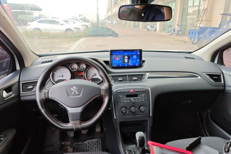 标致308 2014款 乐享版 经典 1.6L 手动优尚型中控内饰12