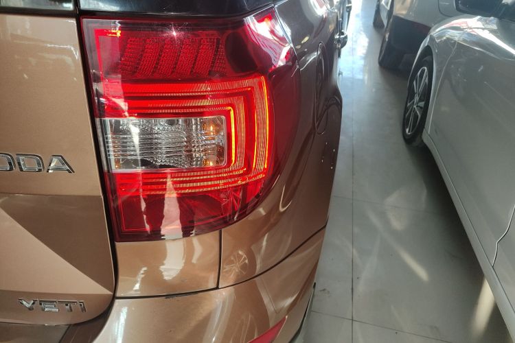 斯柯达 Yeti 2014款 1.8TSI DSG极地版车身外观9