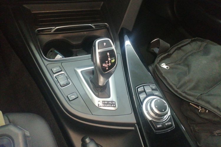 宝马3系 2017款 320Li M运动型中控内饰18