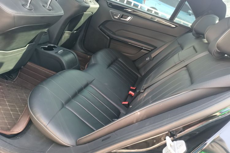 奔驰E级 2015款 改款 E 260 L 运动型中控内饰21