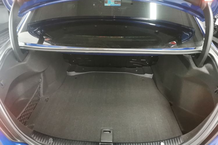 奔驰C级 2018款 C 200 运动版机舱底盘23