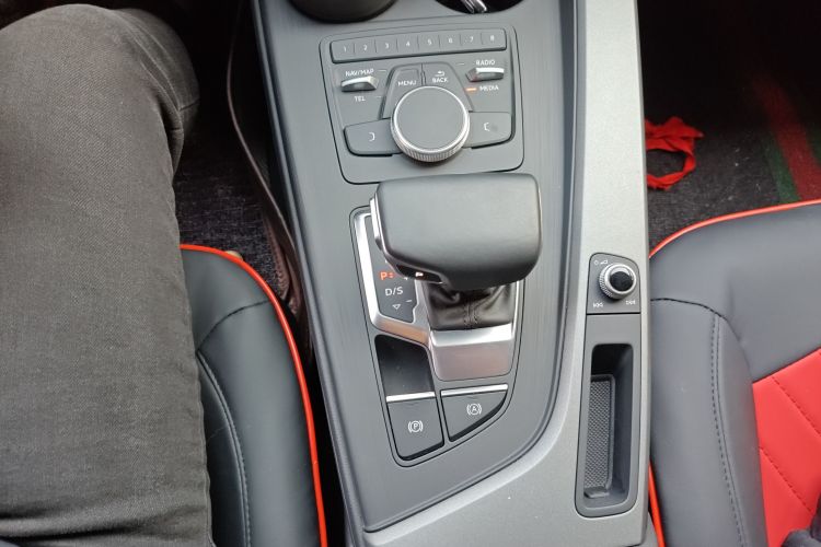 奥迪A4L 2019款 40 TFSI 进取型 国VI局部细节18