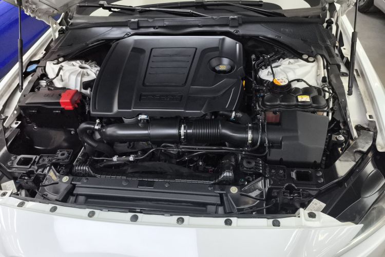 捷豹XEL 2019款 2.0T 200PS 尊享版机舱底盘24