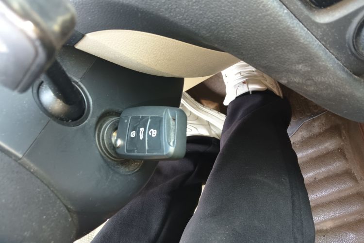 斯柯达 明锐 2015款 1.6L 自动逸俊版中控内饰11