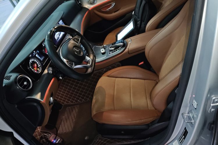 奔驰E级 2017款 改款 E 300 运动型局部细节19