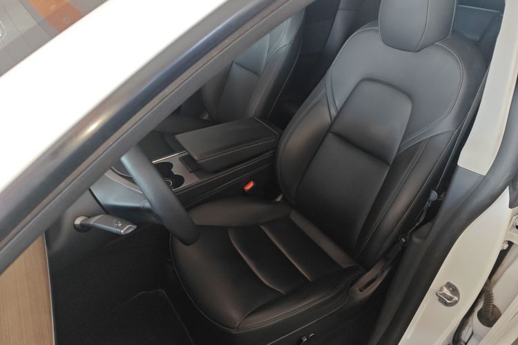 特斯拉 Model Y 2021款 标准续航后驱版中控内饰19