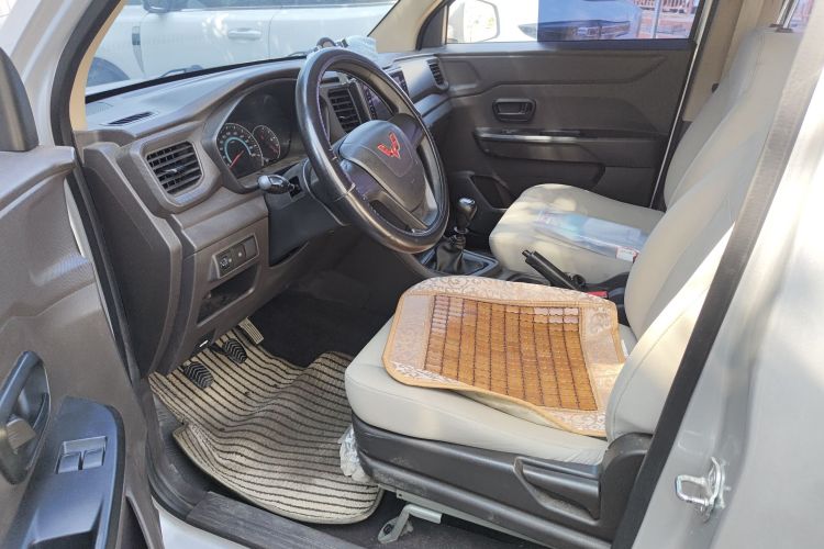 五菱汽车 五菱宏光V 2021款 1.5L劲享版LAR中控内饰7003